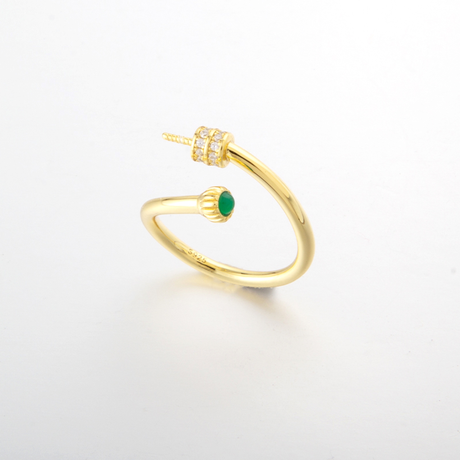 Personality Design bypass Ring with green stone mounting in 925 sterling silver for pearl