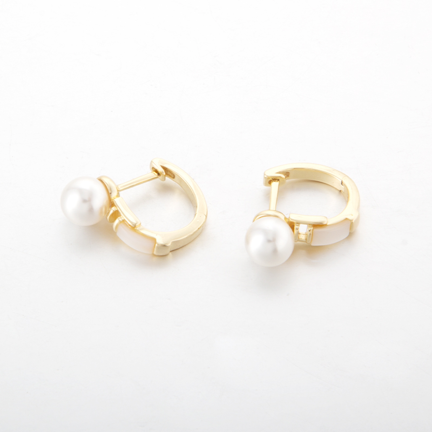shell & pearl Stud Earrings setting in 925 Sterling Silver for Pearls